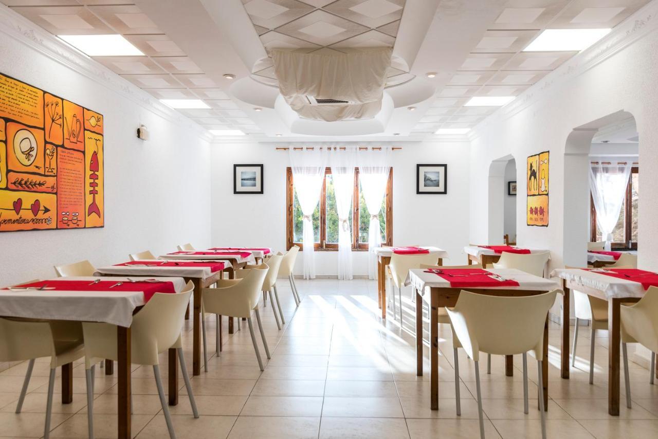 Hostal Santi Es Calo  Bagian luar foto